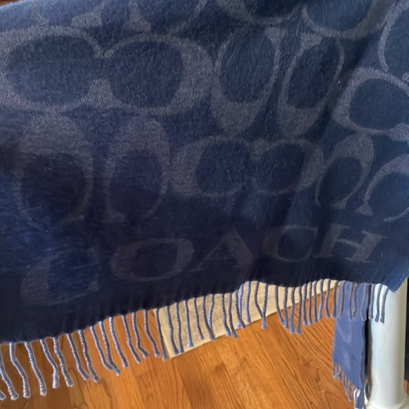 💋Huge Coach Scarf/poncho/wrap in blue tones and Coach fringe to match - Picture 6 of 6